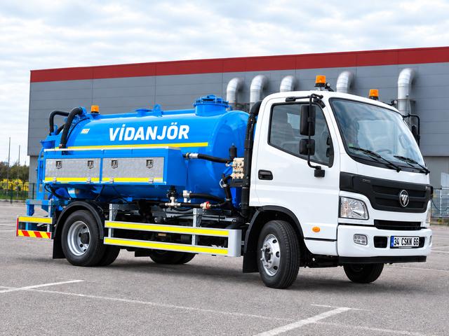 Mini vidanjör aracının yandan görünümü